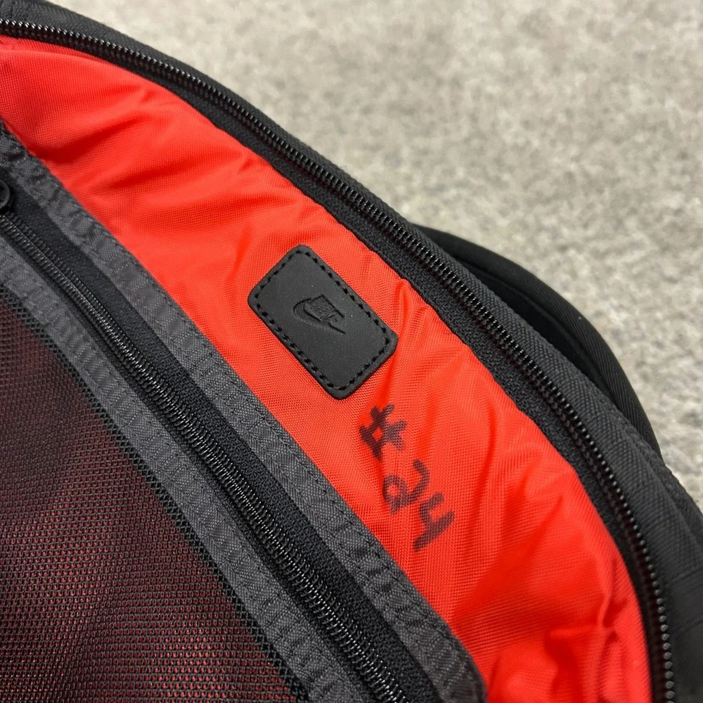 Nike Rolling Suitcase Large Black Minnesota Gophers Luggage Cordura